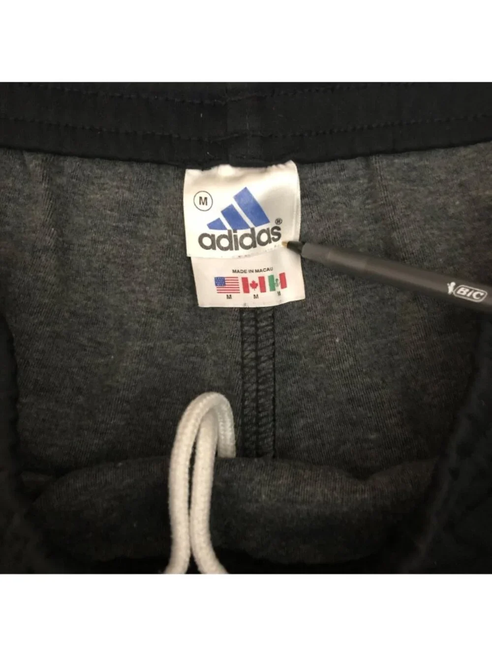 Adidas Mens Medium Black Fleece Athletic Shorts Early Y2K Logo Pockets HEMMED